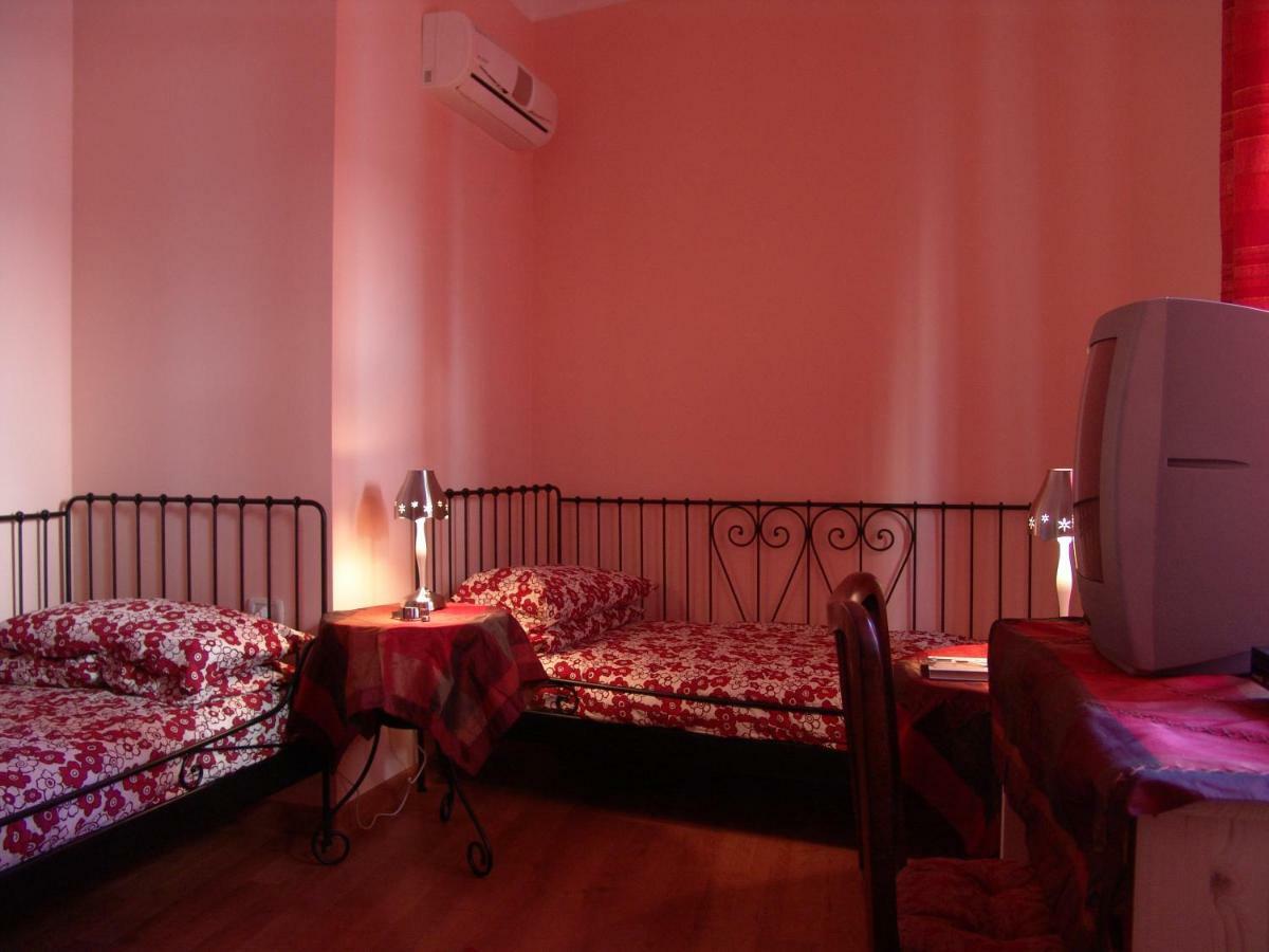 Bed and Breakfast I colori di Sara Aeroporto di Catania Fontana Rossa Esterno foto